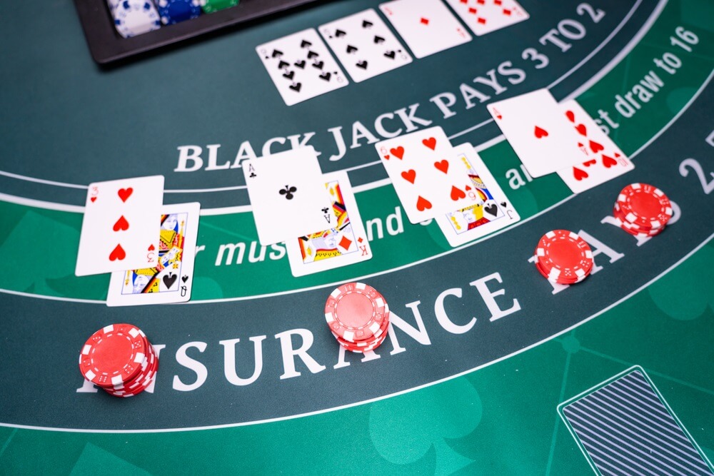 De geschiedenis van blackjack: Ontstaan en evolutie van het kaartspel